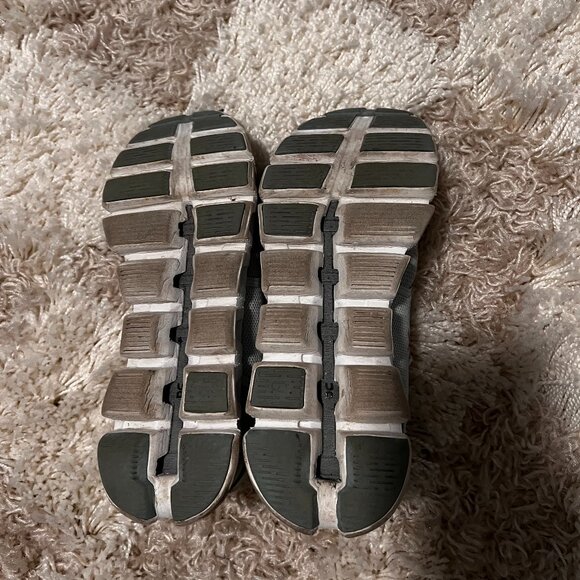 On Cloud 5 running shoes size 7.5 - Picture 3 of 3